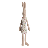 Maxi Rabbit, Flicka